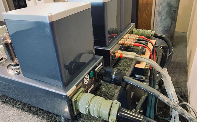 Cayin HA-300 w salonie Q21