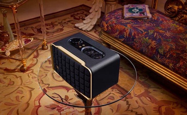 JBL Authentics 200