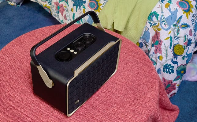 JBL Authentics 300