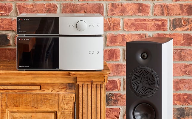 Anthem STR Preamplifier i Power Amplifier